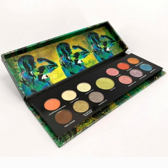 Urban Decay X MARVEL STUDIOS' SHE-HULK EYESHADOW PALETTE NIB NEW IN BOX - Picture 4 of 12